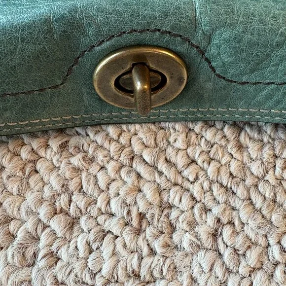 Coach Chelsea Turnlock Wristlet – Rare Mineral Leather – Classic Preppy Style